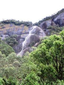 Cascades durant la descente de l'Adams Peak au Sri Lanka